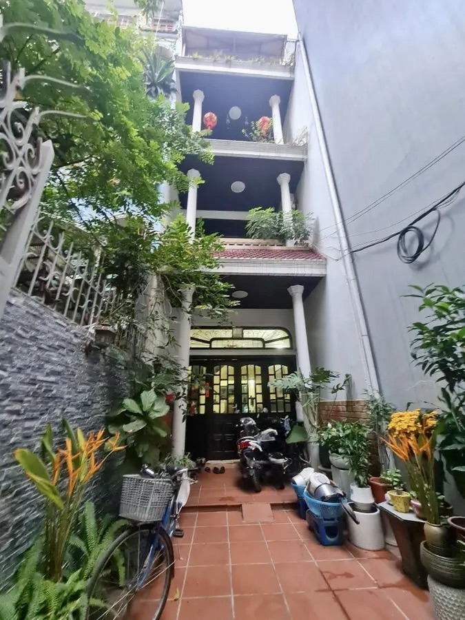 Nhà 78m đường Cầu Giấy, dân xây 4 tầng, gara ô tô, 2 thoáng, ngõ nông, giá 23.7 tỷ