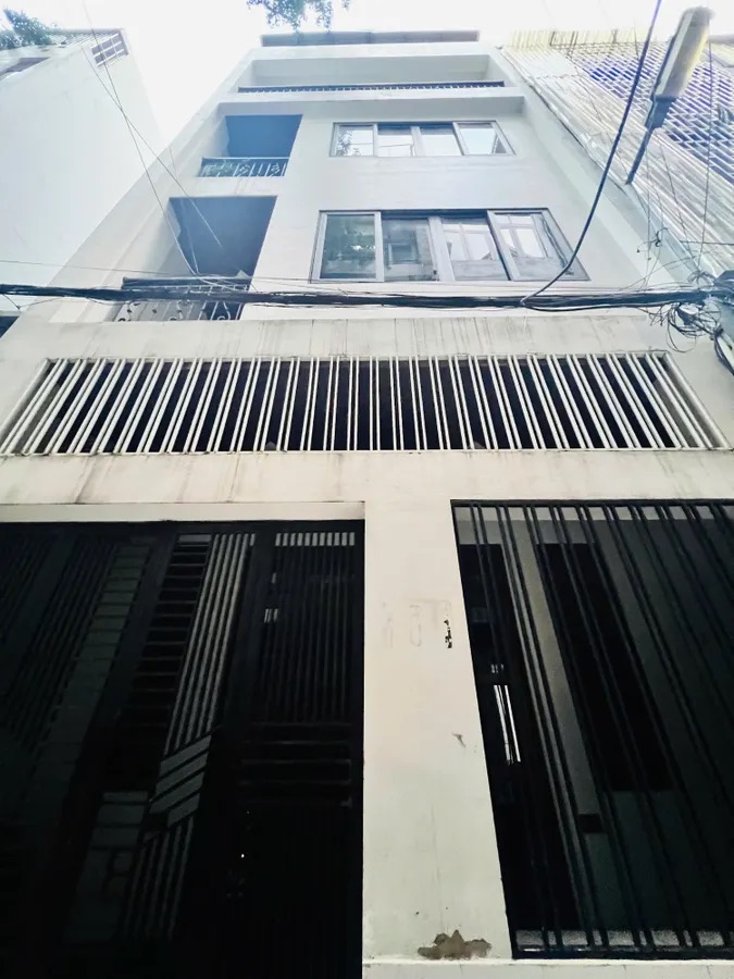 Nhà 59m2 đường Cầu Giấy, mặt tiền 6m, dân xây 4 tầng, ô chờ thang máy, ngõ nông thoáng, giá 16.5 tỷ