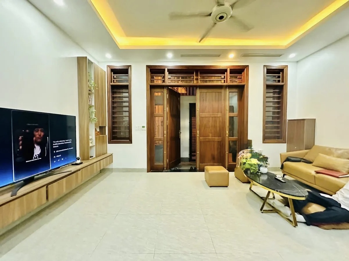 Nhà 59m2 đường Cầu Giấy, mặt tiền 6m, dân xây 4 tầng, ô chờ thang máy, ngõ nông thoáng, giá 16.5 tỷ