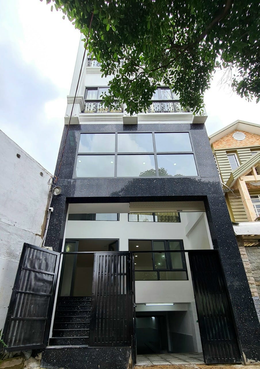 Cách mặt tiền Ung Văn Khiêm 1 căn ngay đầu đường Ung Văn Khiêm, kế bên trường Đại Học Hutech