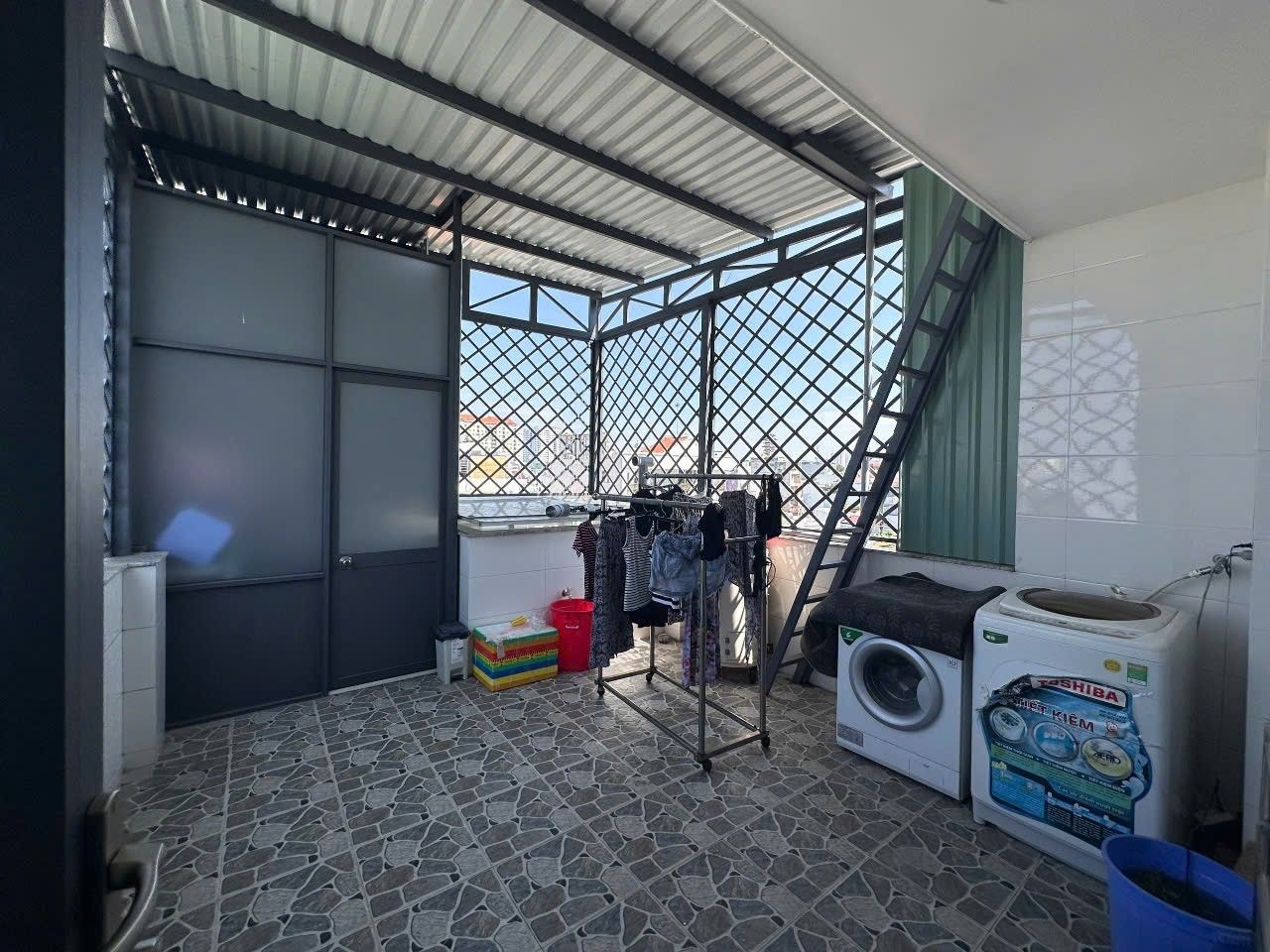 Mặt tiền Lê Lư, 80m2, 6 tầng thang máy, 12 ngủ, chỉ 15,45 tỷ, dòng tiền 500 triệu