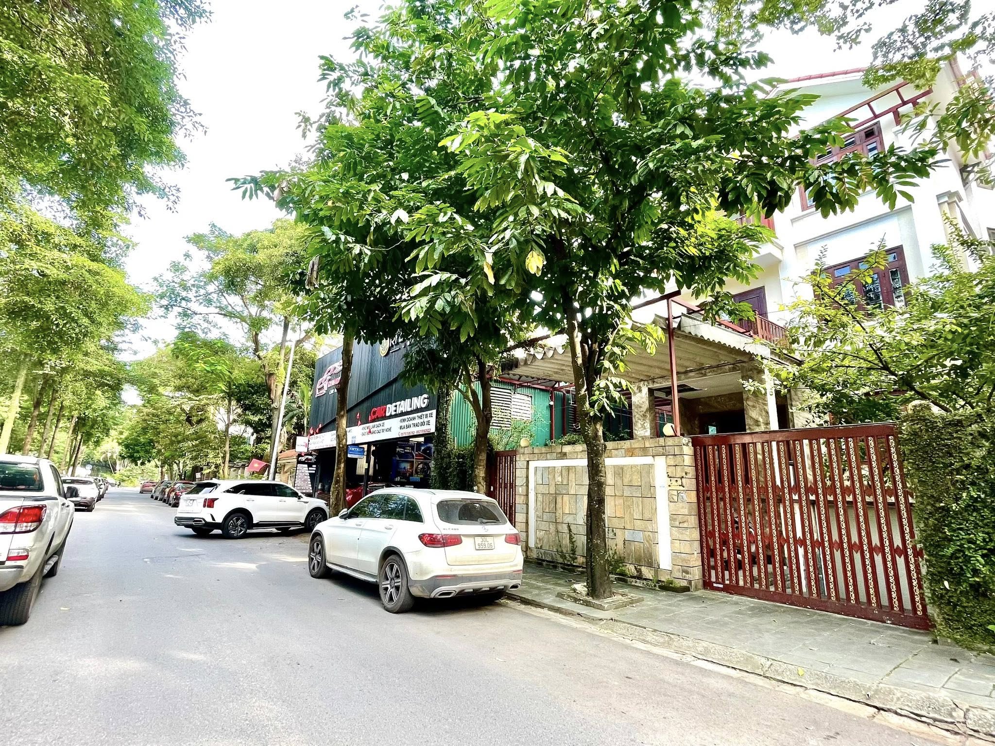 Bán biệt thụ khu đô thị bán đảo Linh Đàm, 260m2, 4 tầng, mặt tiền 12,5m