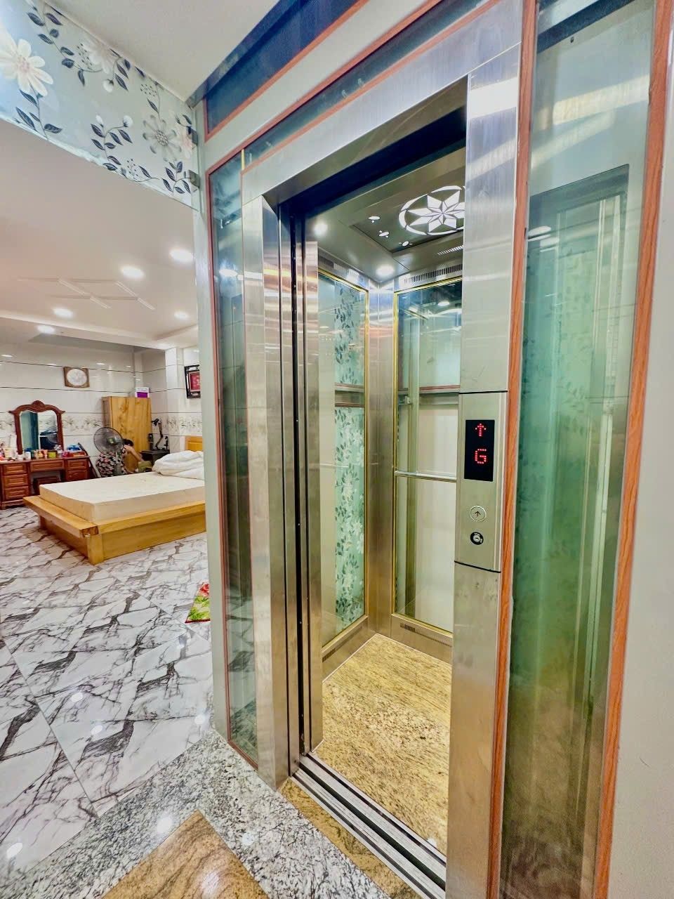 Mặt tiền Lê Lư, 80m2, 6 tầng thang máy, 12 ngủ, chỉ 15,45 tỷ, dòng tiền 500 triệu