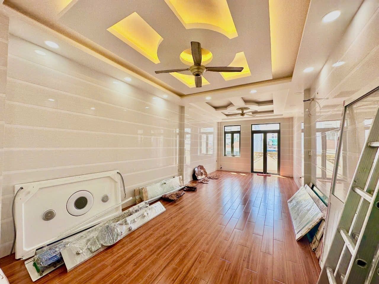 Mặt tiền Lê Lư, 80m2, 6 tầng thang máy, 12 ngủ, chỉ 15,45 tỷ, dòng tiền 500 triệu