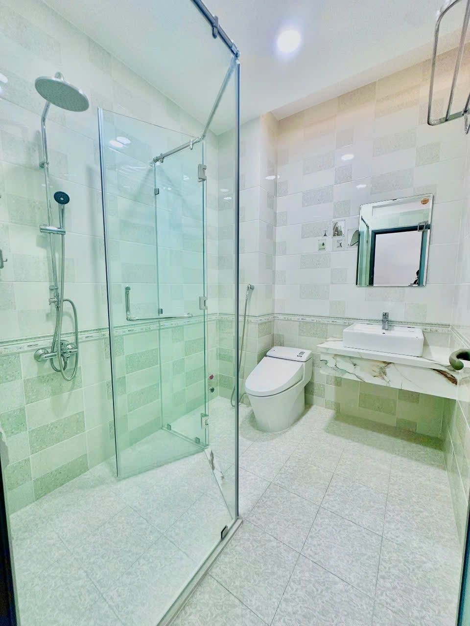 Mặt tiền Lê Lư, 80m2, 6 tầng thang máy, 12 ngủ, chỉ 15,45 tỷ, dòng tiền 500 triệu