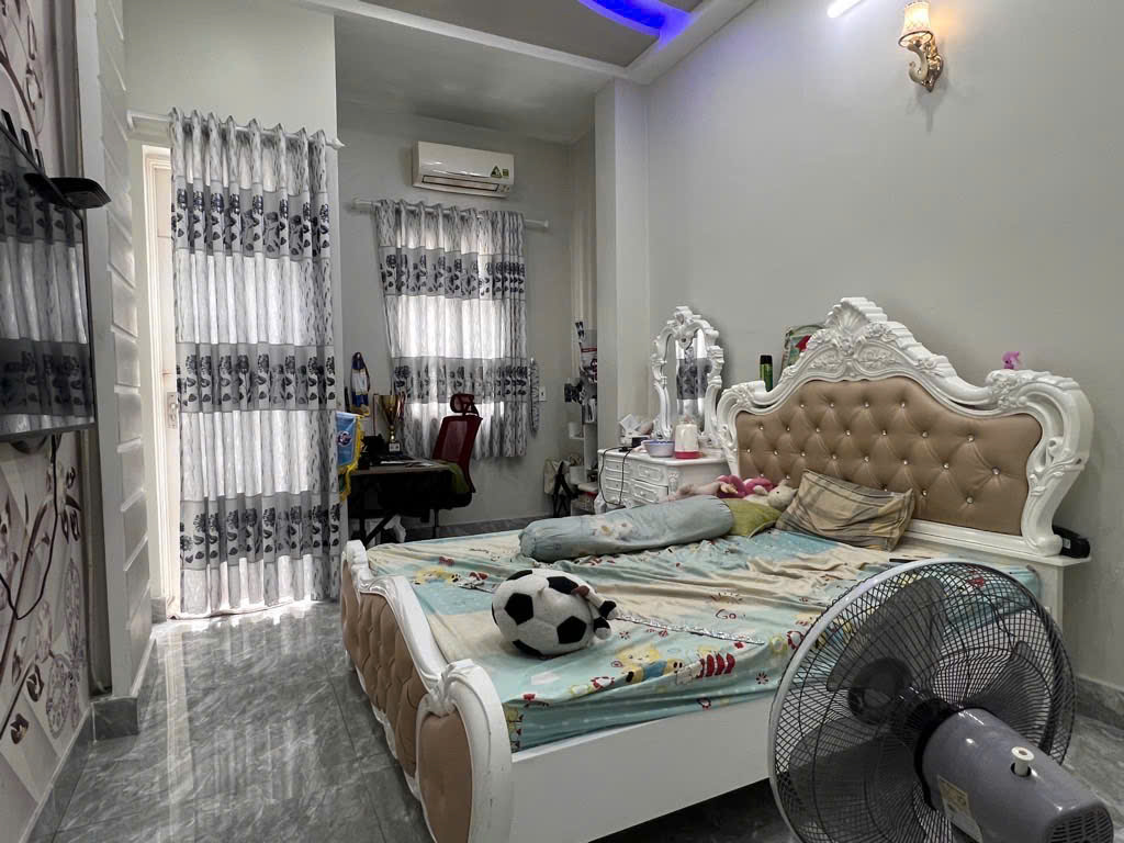 Bán nhà mặt tiền kinh doanh ngay Metro Hiệp Phú, quận 12, ngang 6.6m, 165m2, 3 tầng đẹp vào ở và kinh doanh chỉ 17.5 tỷ