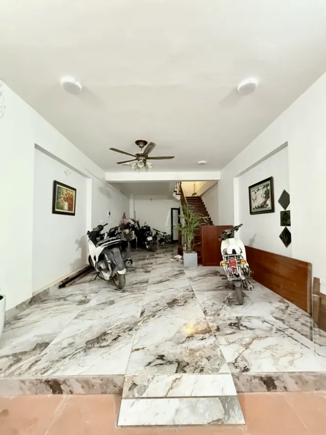 Bán nhà đẹp 50m phố Cầu Giấy, 4 ngủ, 6 tầng chắc chắn, ngõ nông rộng, 3 bước ra ô tô tránh, 19,2 tỷ