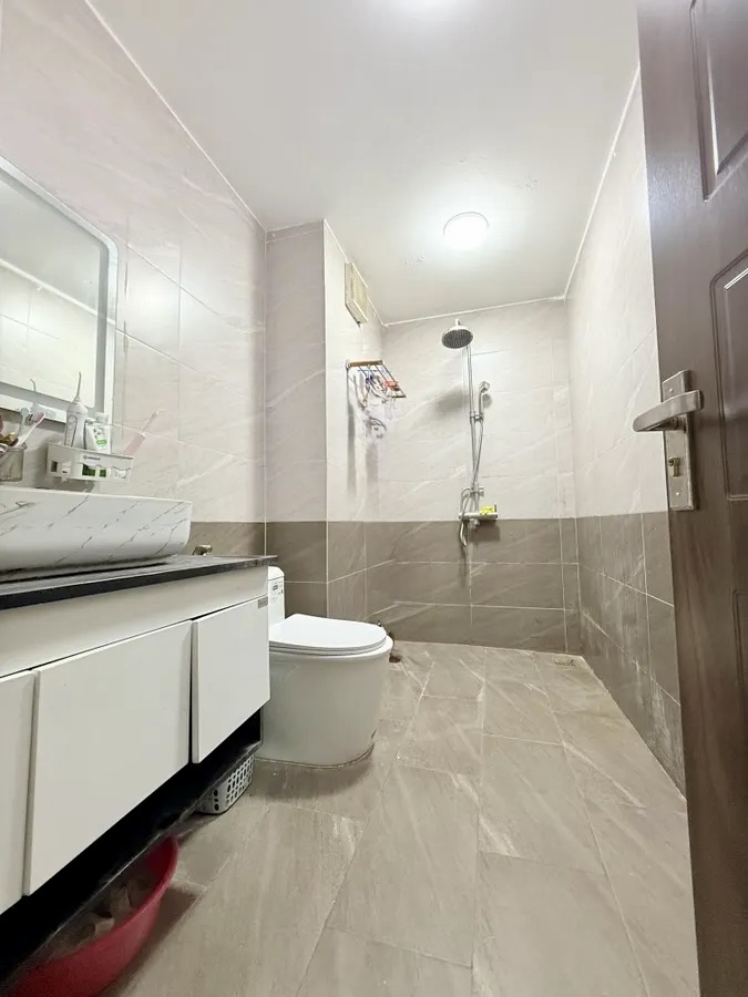 Bán nhà đẹp 50m phố Cầu Giấy, 4 ngủ, 6 tầng chắc chắn, ngõ nông rộng, 3 bước ra ô tô tránh, 19,2 tỷ