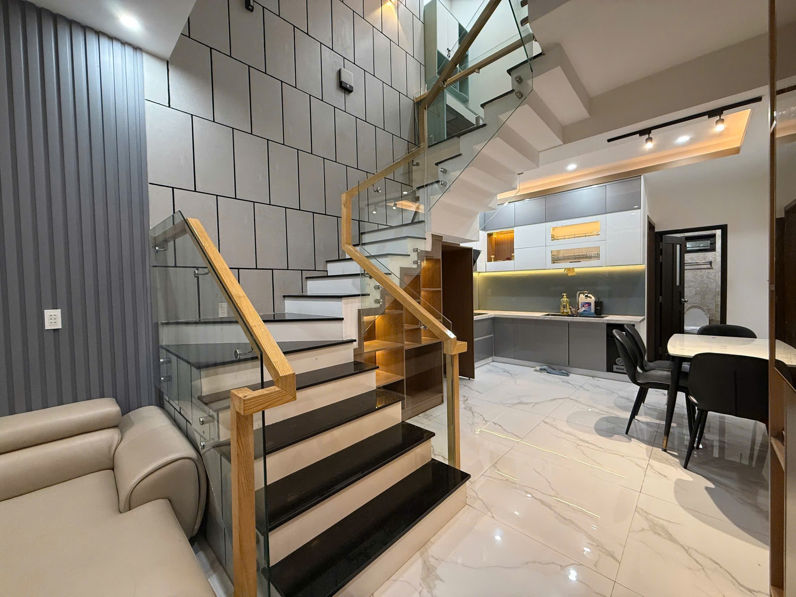 Chính chủ bán nhà 3 tầng mặt tiền đường 5m5 Nại Thịnh 6 , Sơn Trà, gần sông Hàn