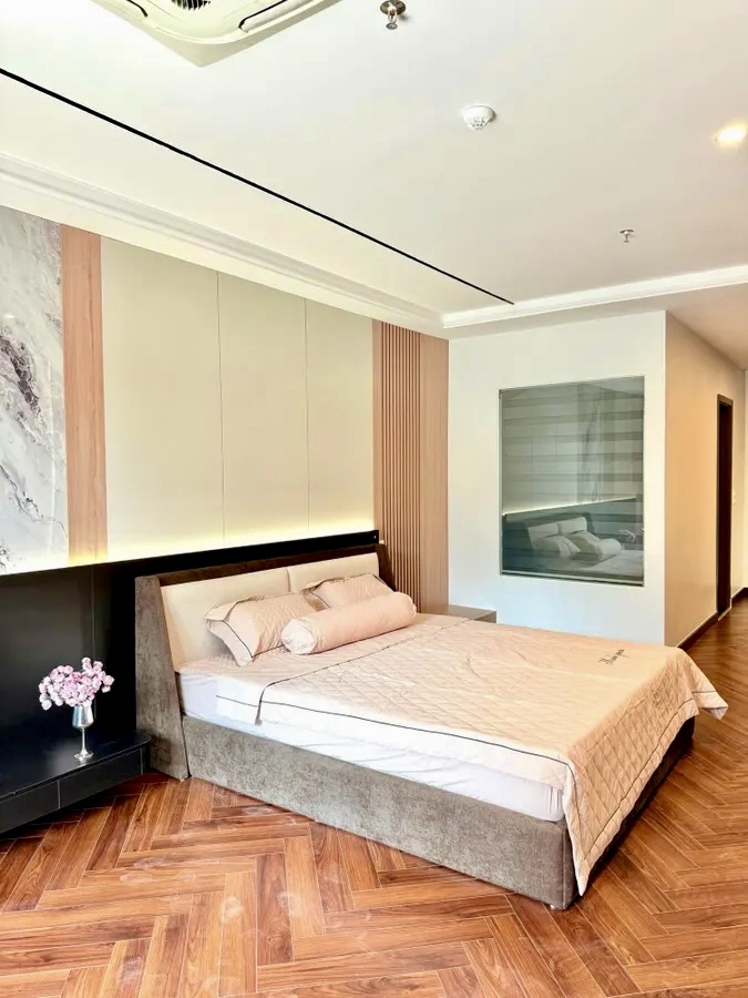 Nhà 7 tầng thang máy Xuân Thuỷ - Cầu Giấy, 56m2, full nội thất, gara ô tô, ở, văn phòng, giá 27.8 tỷ