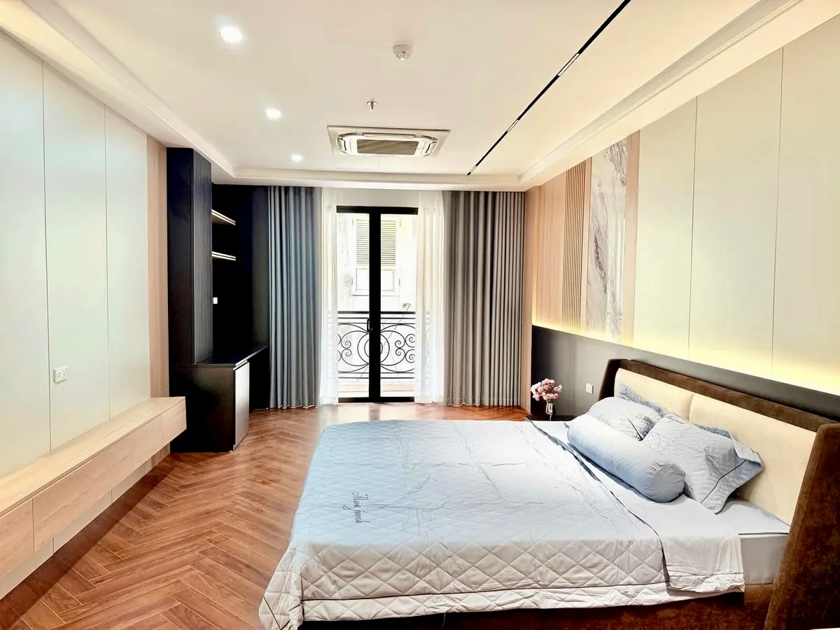 Nhà 7 tầng thang máy Xuân Thuỷ - Cầu Giấy, 56m2, full nội thất, gara ô tô, ở, văn phòng, giá 27.8 tỷ