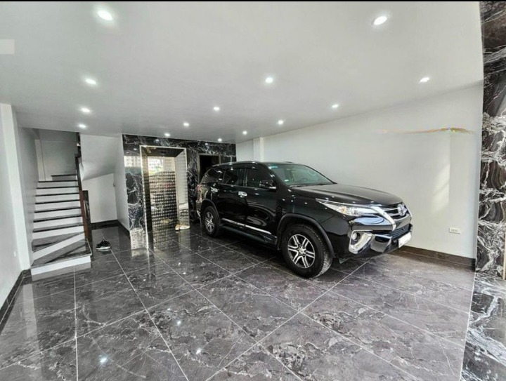 Bán nhà thị trấn Phùng, Đan Phượng 50m2, 6 tầng, ô đỗ cửa, thang máy, kinh doanh giá tốt