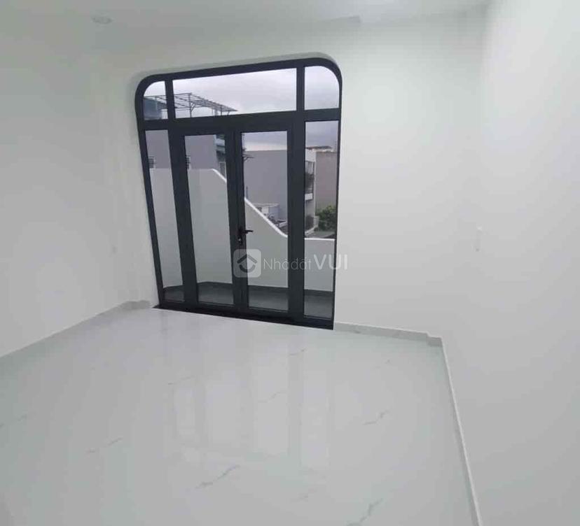 Nhà 3 tầng mới, vào ở ngay bố trí 3 phòng ngủ, 4 vệ sinh, thoáng sáng và tiện nghi