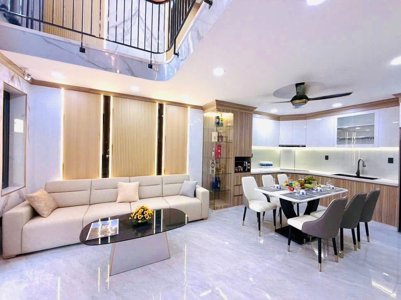 Bán nhà mới thang máy, 5 tầng, 6m x 9m, ngay Cityland Phan Văn Tri