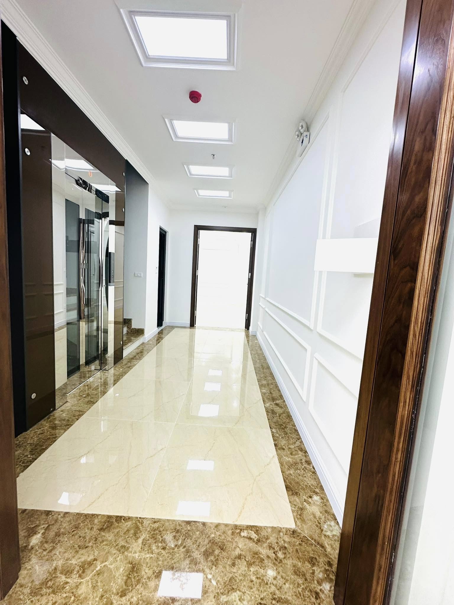 Bán nhà Mỹ Đình – 6 tầng thang máy – 2 thoáng trước sau – đường ô tô