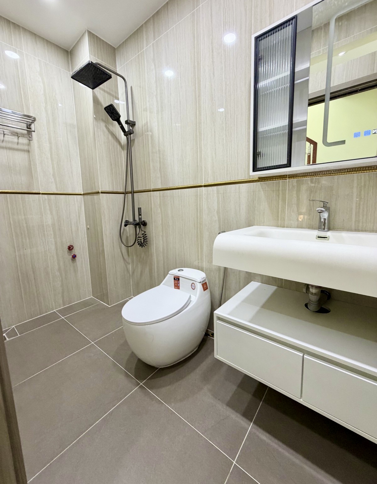 Căn 5 tầng, hoàn công đủ, giải pháp cho đại gia đình