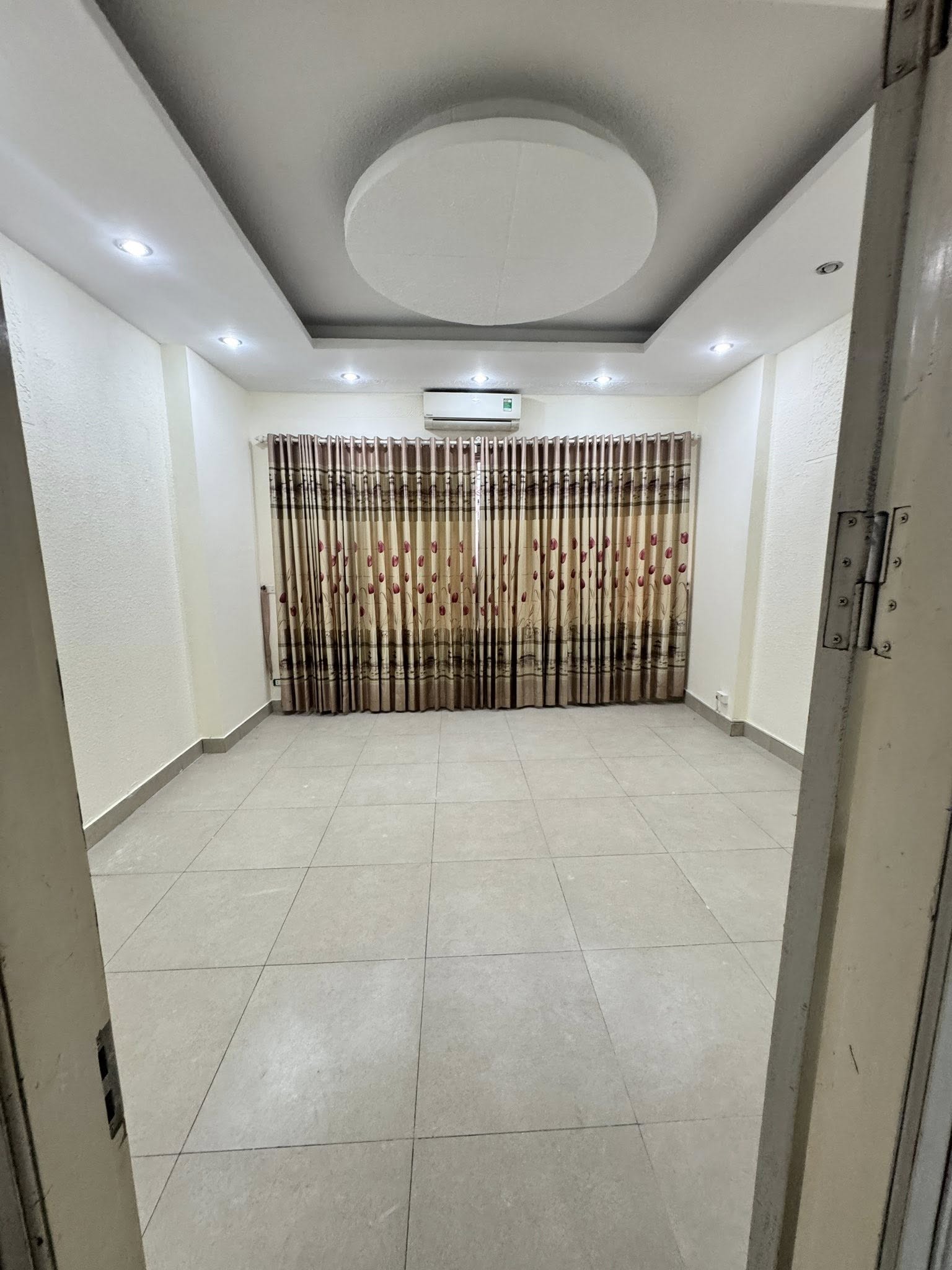 Bán nhà mặt đường Giáp Bát - gara ô tô - kinh doanh - 70m2 - 5 tầng