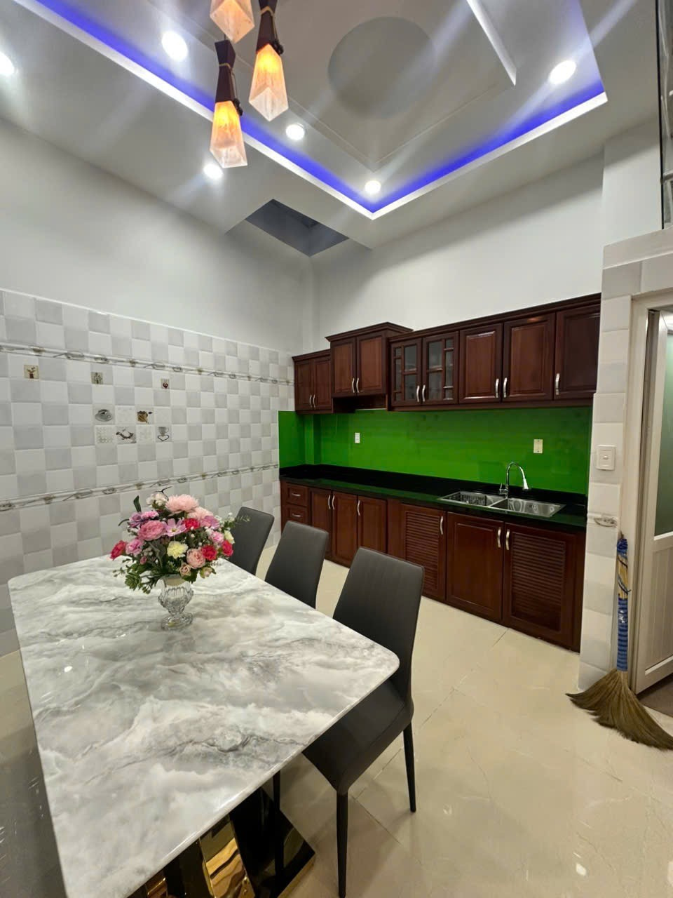 Vị trí trung tâm - khu đồng bộ, bán nhà ngay Phan Đăng Lưu, chỉ 10,8 tỷ thương lượng