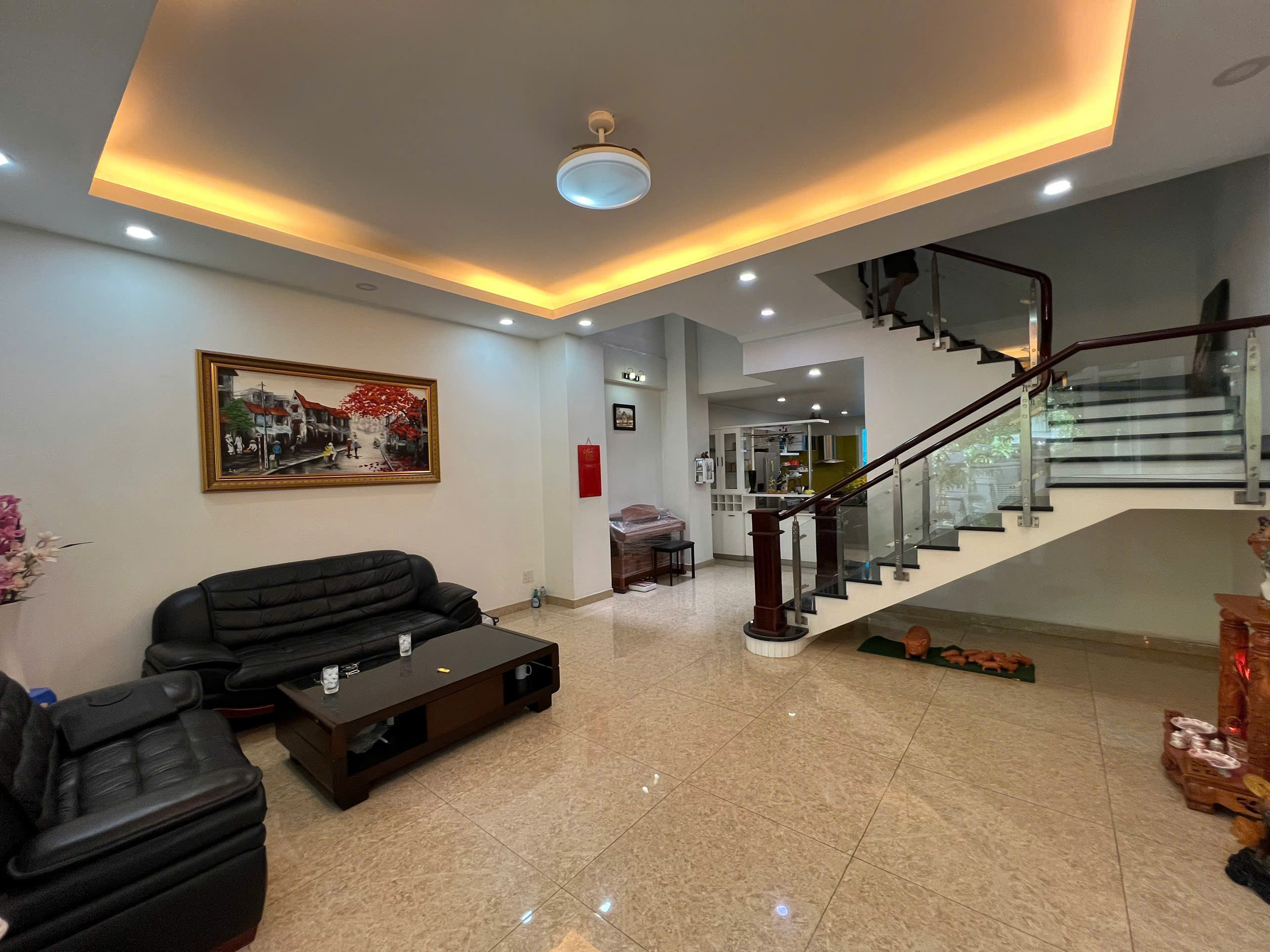 Bán nhà phố Đặng Thùy Trâm, ngang 6m, đường 12m, có hầm, tặng nội thất cao cấp