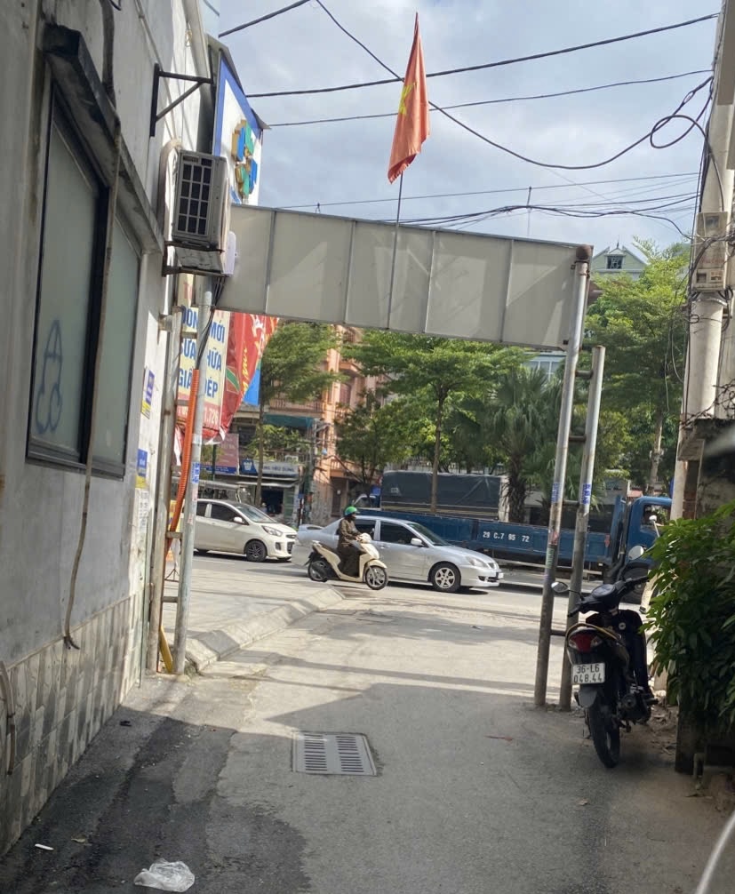 Bán đất tặng nhà 2 tầng ngay ngã tư Lê Trọng Tấn nhỉnh 7 tỷ