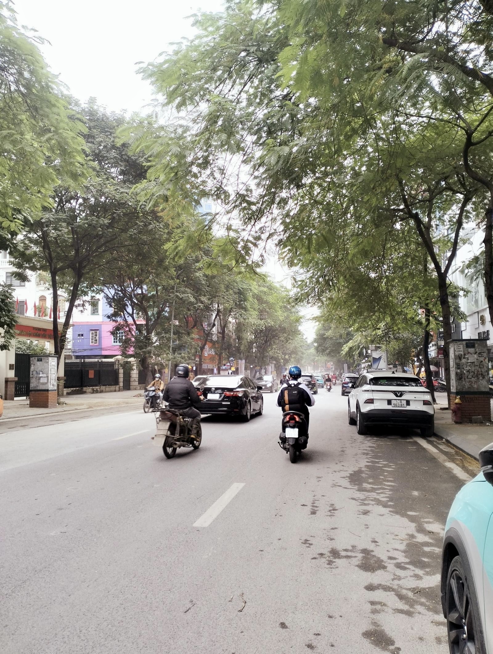 Nhà 7 tầng thang máy Thái Thịnh - Đống Đa, 71m², 8 ngủ, kinh doanh văn phòng, sổ vuông, 32,8 tỷ