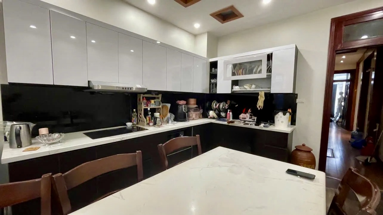 Nhà 7 tầng thang máy Thái Thịnh - Đống Đa, 71m², 8 ngủ, kinh doanh văn phòng, sổ vuông, 32,8 tỷ