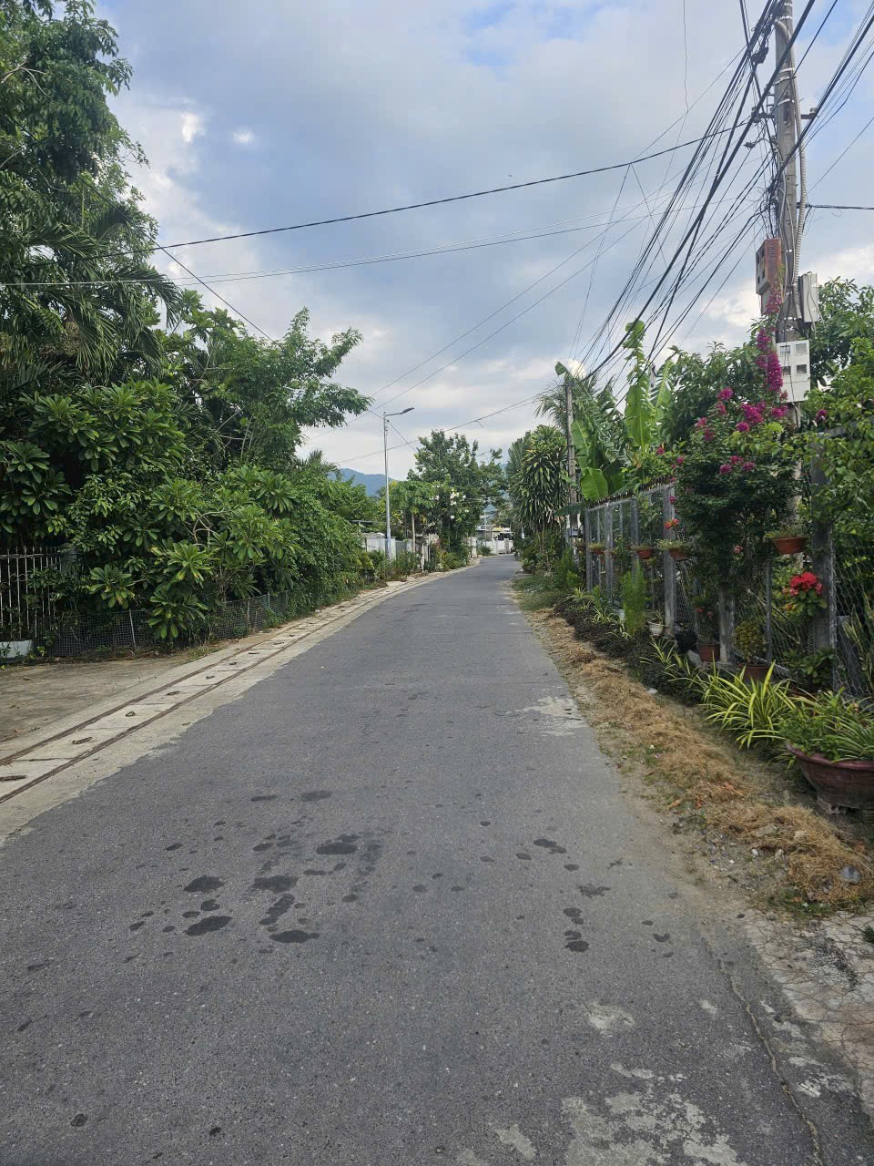 Đất đẹp đường nhựa gần nhà thờ Hà Dừa