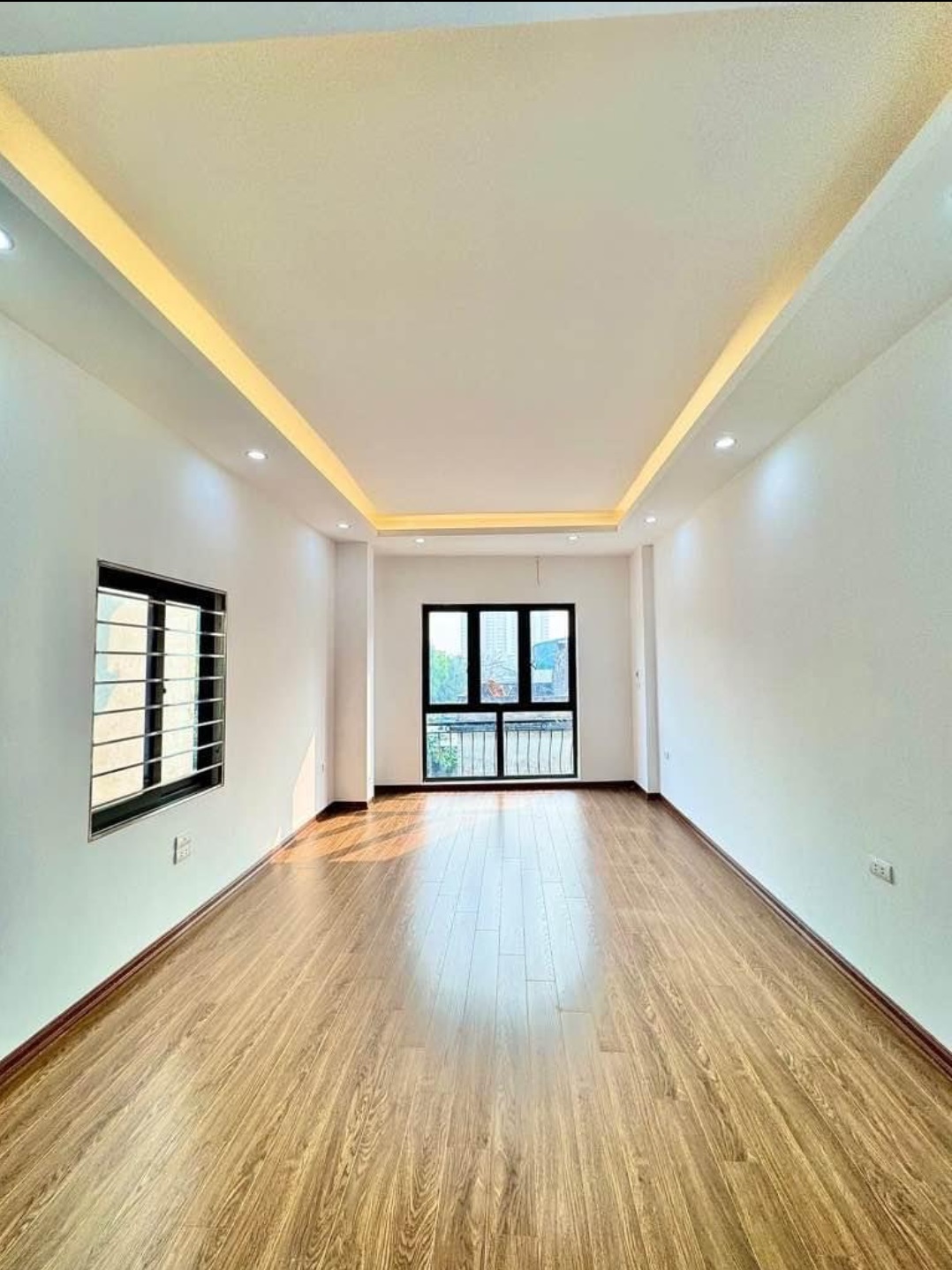 Nhà đẹp Phương Canh 33M2 xây 5 Tầng 3P Ngủ có nội thâất ô tô đỗ giá 5.5 tỷ