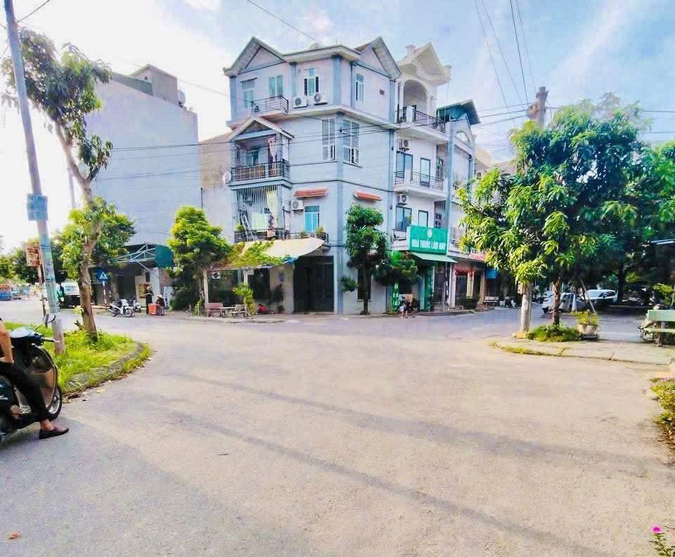 1 lô đất siêu đẹp có đường và vỉa hè rộng rãi, thoải mái đỗ ô tô tại Vạn Phúc Hải Dương