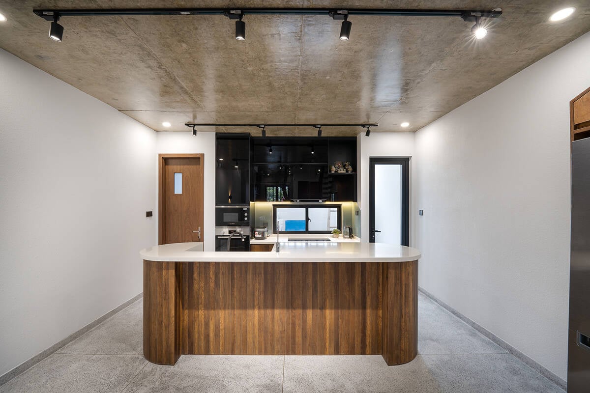 Nhà mặt tiền Hoàng Diệu, phường 10, Phú Nhuận, 11m x 40m, nhà cấp 4, về 120 tỷ