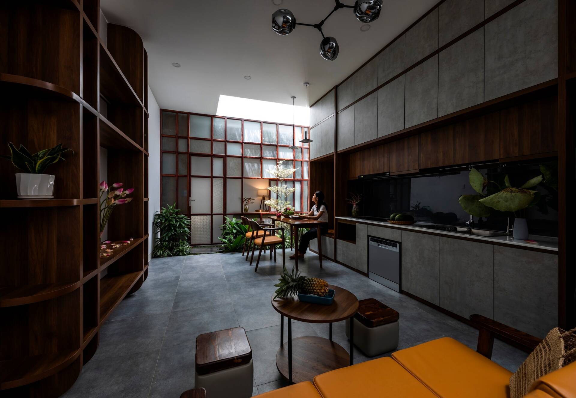 Bán rẻ nhà mặt tiền Huỳnh Văn Bánh, phường 15, Phú Nhuận, 39m2, 4 tầng, chỉ 19,2 tỷ