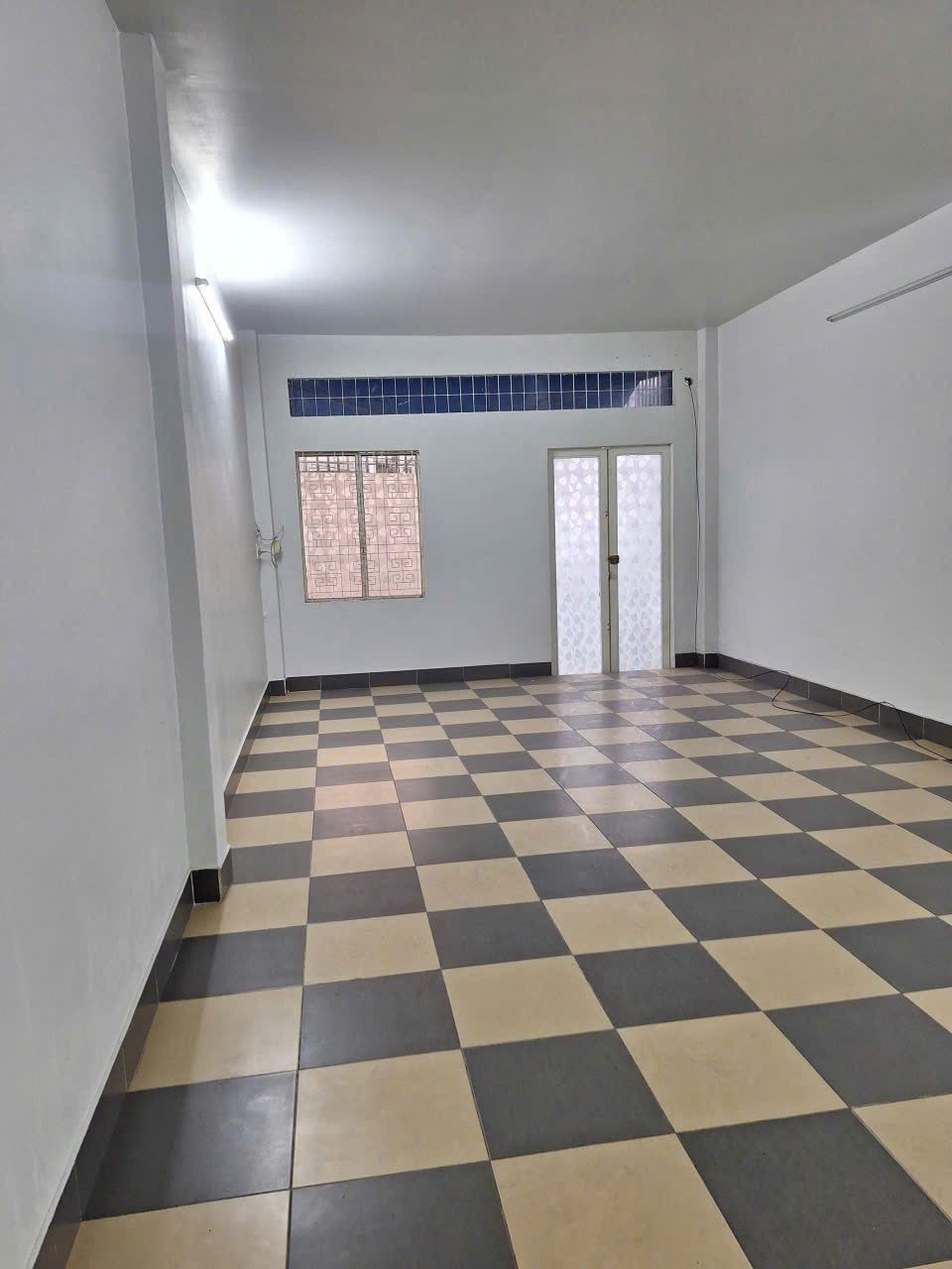 Mặt tiền Lý Thánh Tông, 62m2, 4m x 15,5m, chỉ 6,9 tỷ, sổ hồng riêng, xây được 5 tầng