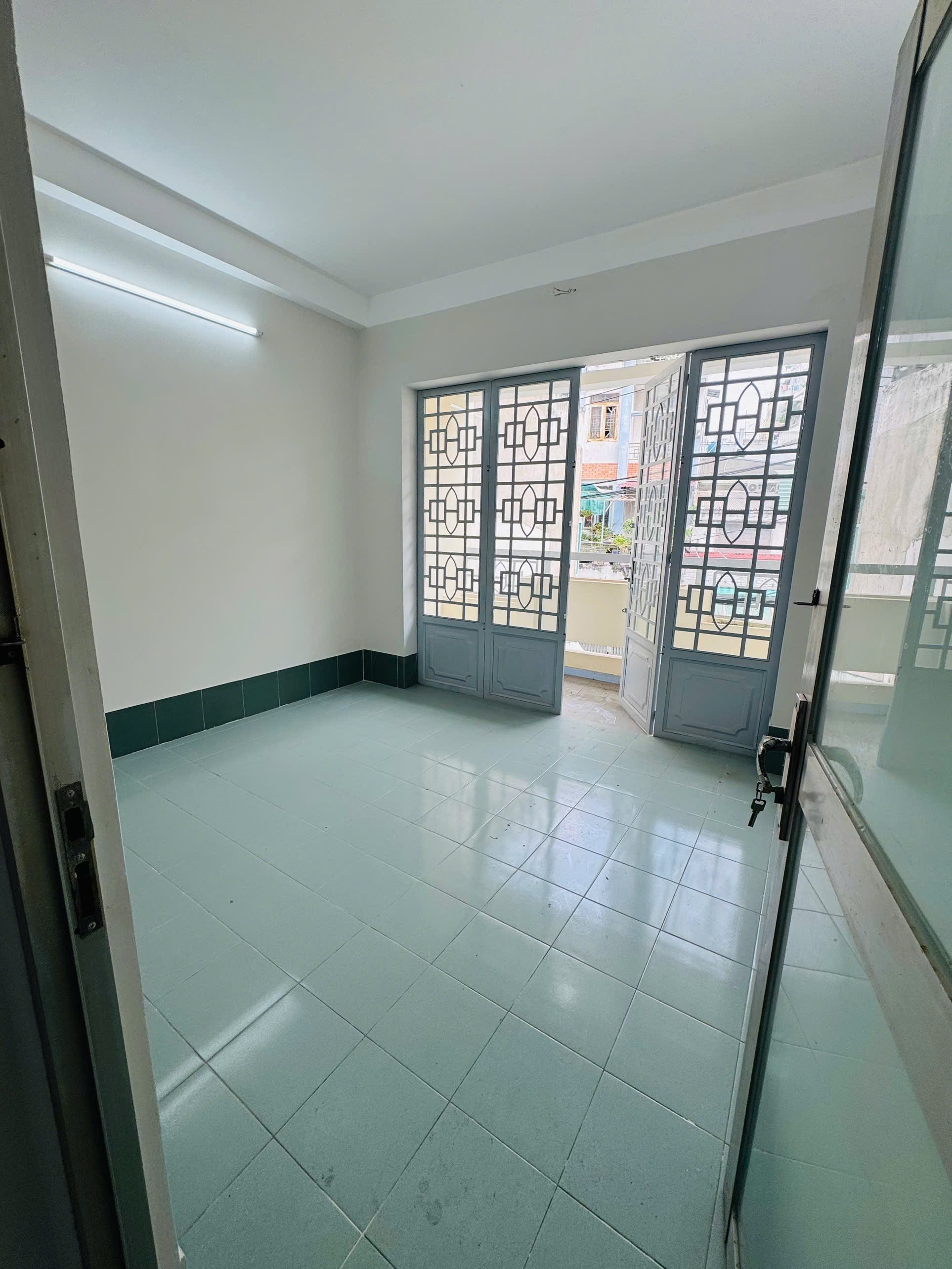 Bán nhà mặt tiền đường Hồng Lạc, phường 10, quận Tân Bình, Hồ Chí Minh