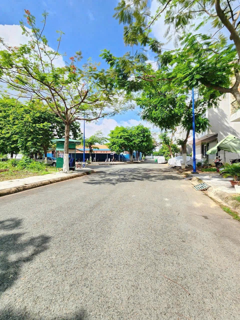 Chủ xoay tiền gấp nên để lại lô 126m2 giá 2,3 tỷ, gần Vincom Long Thành, sổ riêng