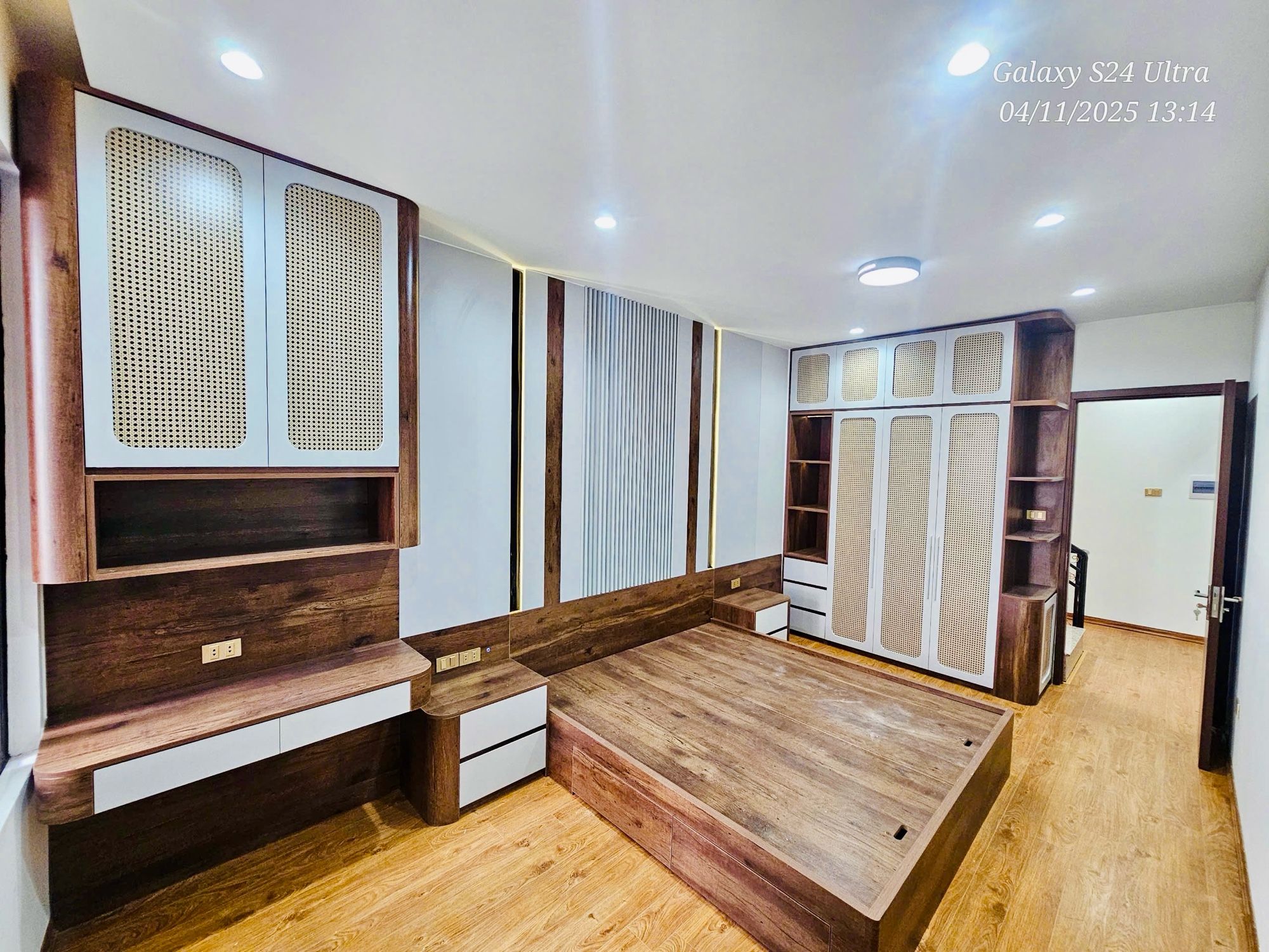 Nhà đẹp 4 tầng – 15m ra phố, 4 tầng, ngõ ba gác đỗ cửa