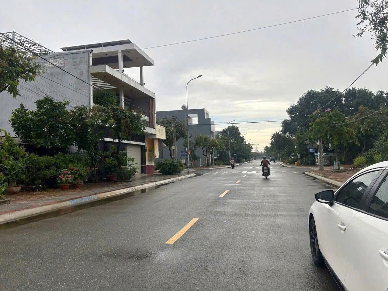 Bán nhanh trong tuần lô đất 126m2 giá 2,3 tỷ, sát Vincom Long Thành, pháp lý rõ ràng