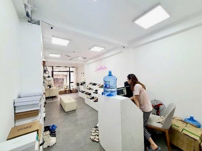 Bán nhà phố Hoàng Cầu, Đống Đa, 8 tầng thang máy, cho thuê 80 triệu/tháng, 75m2, giá 34,5 tỷ