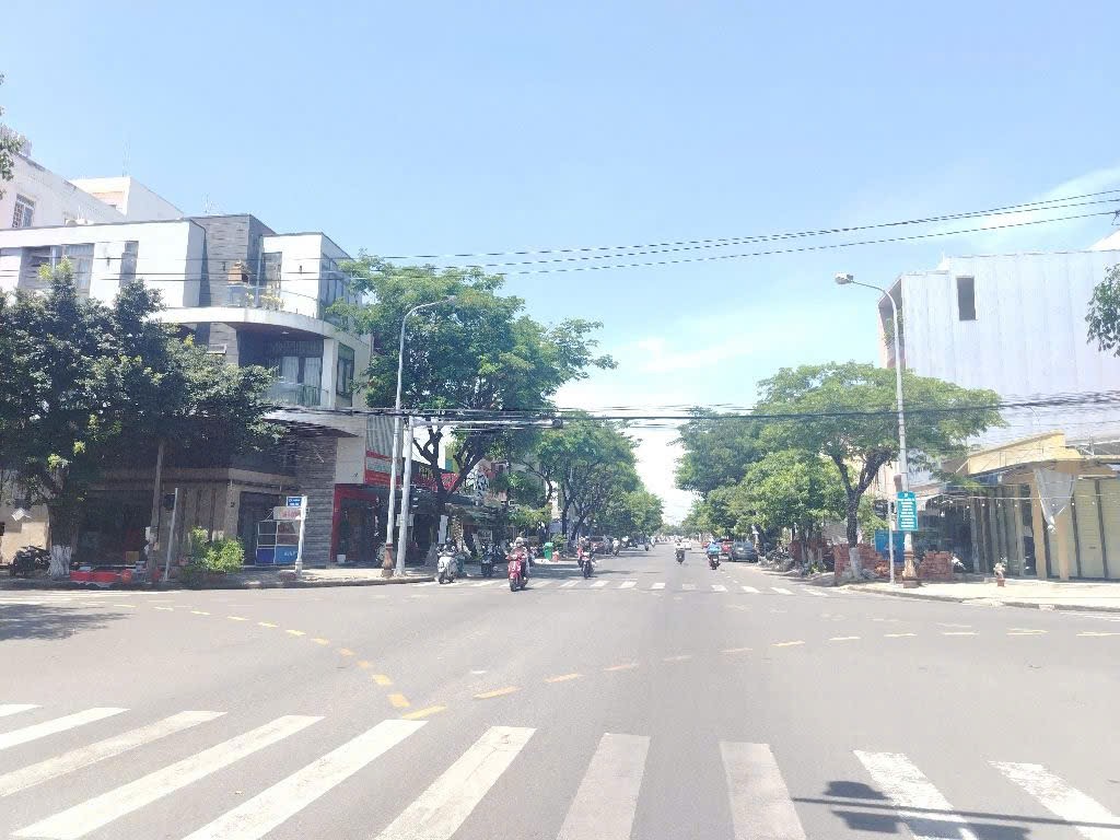 Chủ đi nước ngoài để lại nhà 4 tầng đường 10m5 Mai Hắc Đế, Sơn Trà, Đà Nẵng