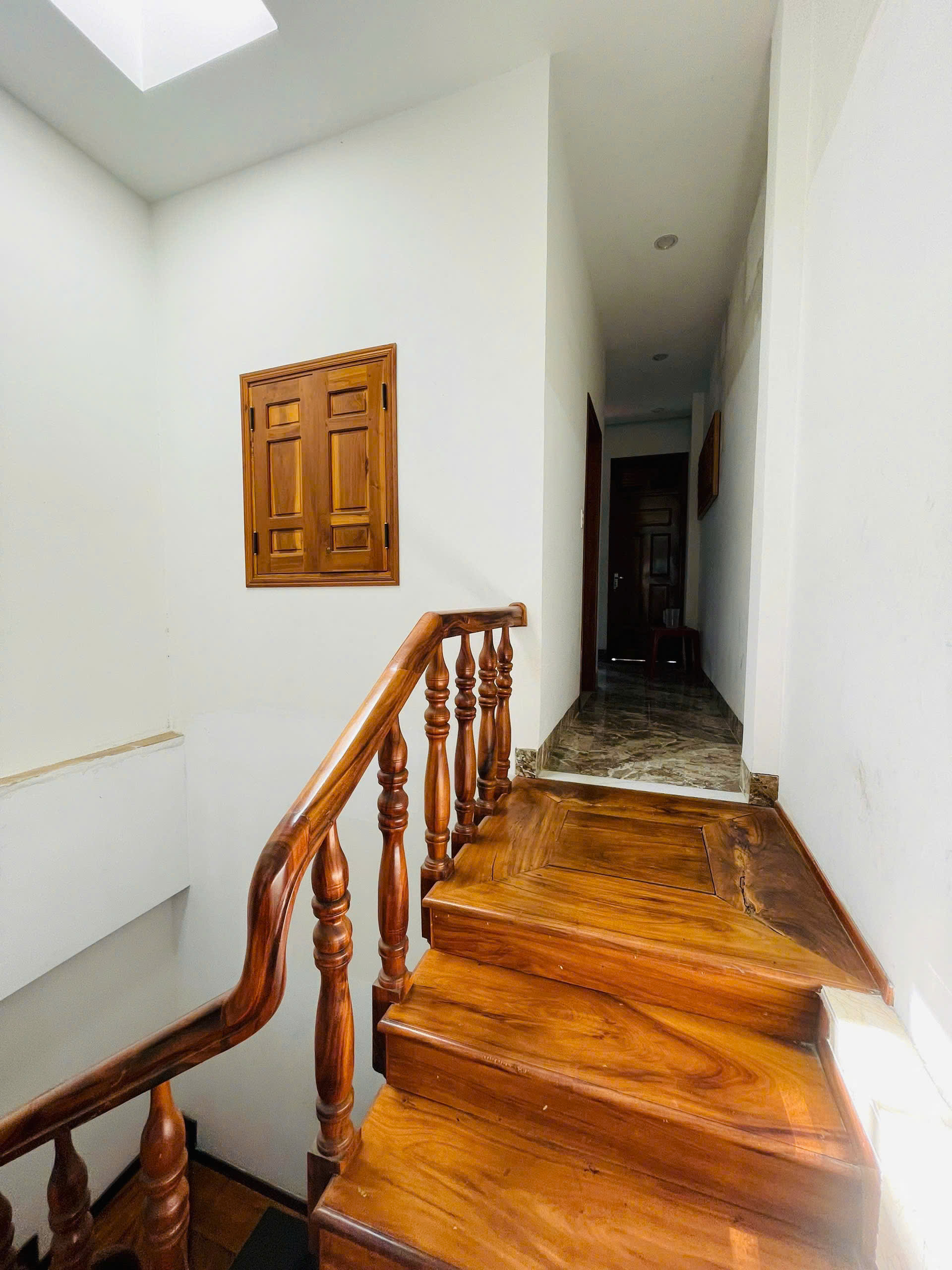 Nhà đẹp 3 tầng, 3 mê nội thất gỗ sang trọng K408 Tôn Đản, thông Yên Thế, Bắc Sơn