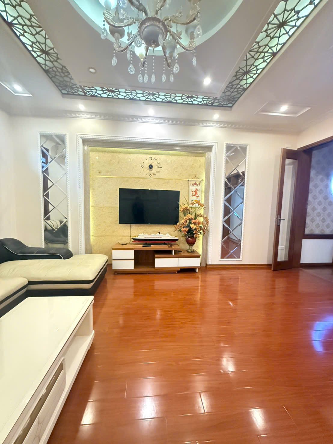 Bán căn nhà 4 tầng mặt đường đôi khu đô thị phía Tây, thành phố Hải Dương, 67.5m2, mặt tiền 4.5m, 4 ngủ, chỉ 5,68 tỷ