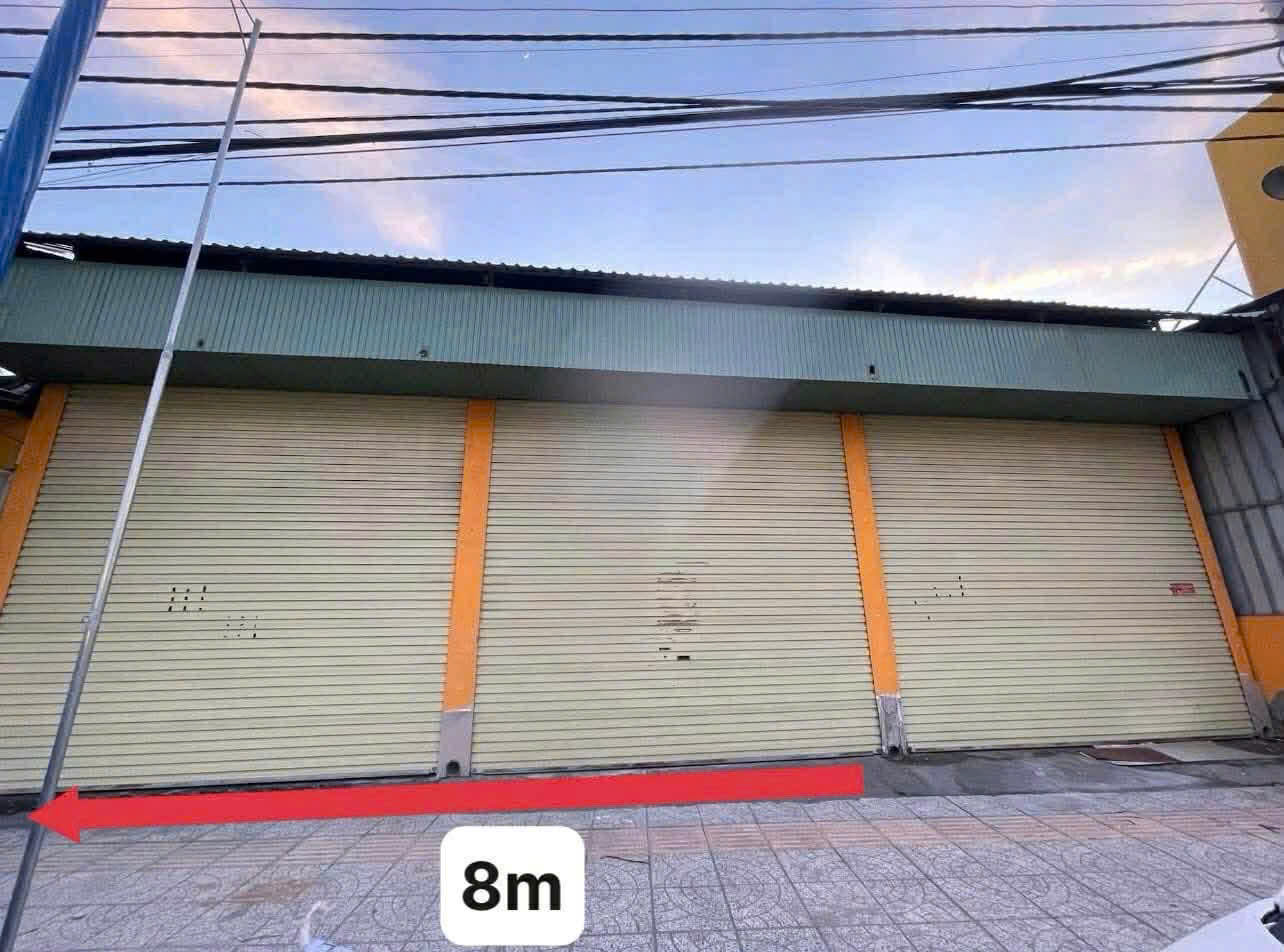 Cho thuê mặt bằng vip, ngang 12m, diện tích 335m2, mặt tiền Hoàng Quốc Việt, giá 35 triệu/tháng