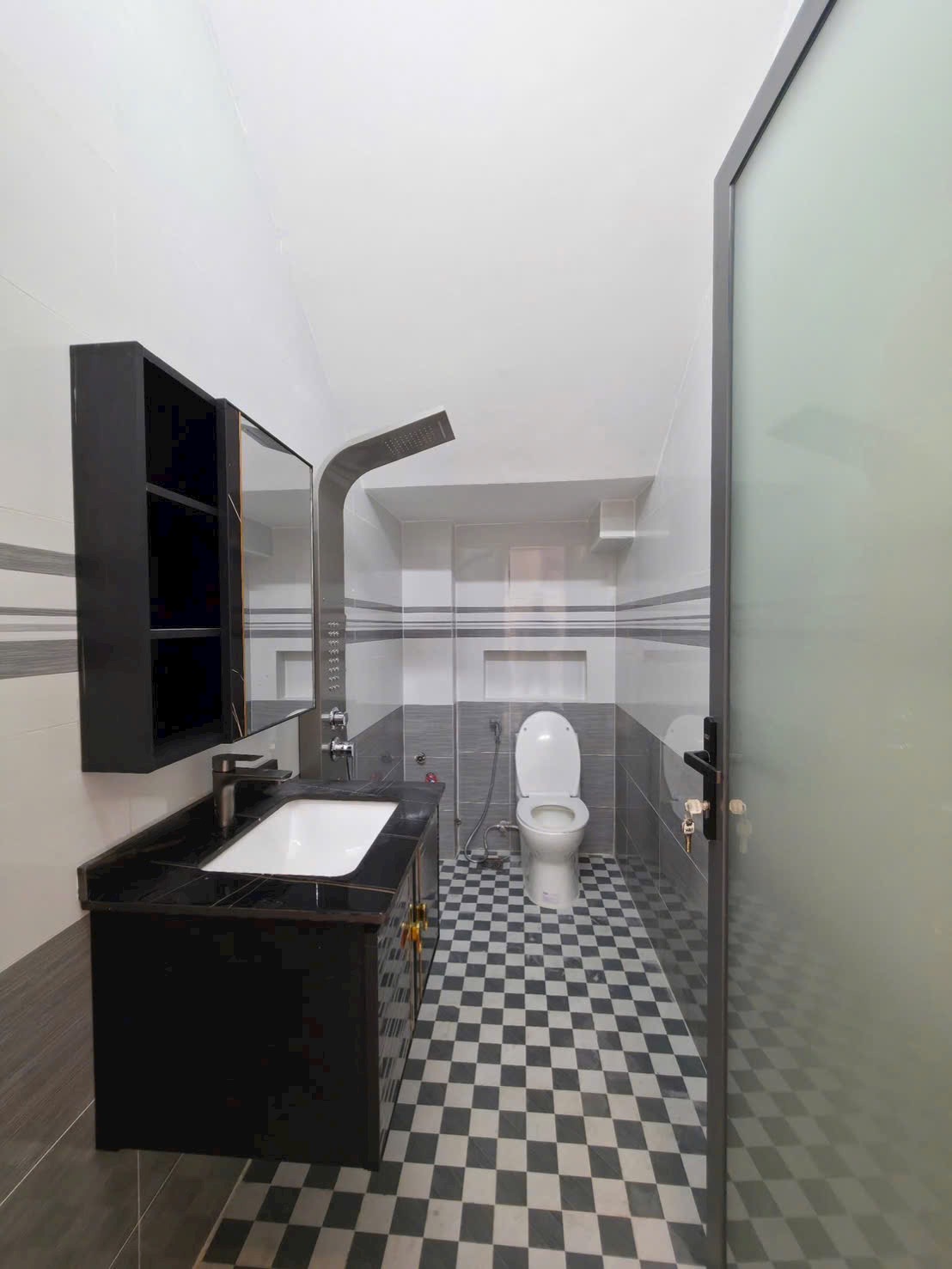 Bán nhà trệt lầu full nội thất khu dân cư 3A An Bình, Cần Thơ