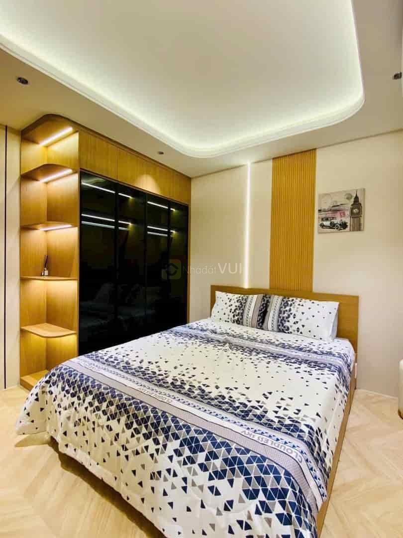 Bán nhà đẹp, kèm nội thất cơ bản ở Lê Quang Định, phường 11, quận Bình Thạnh