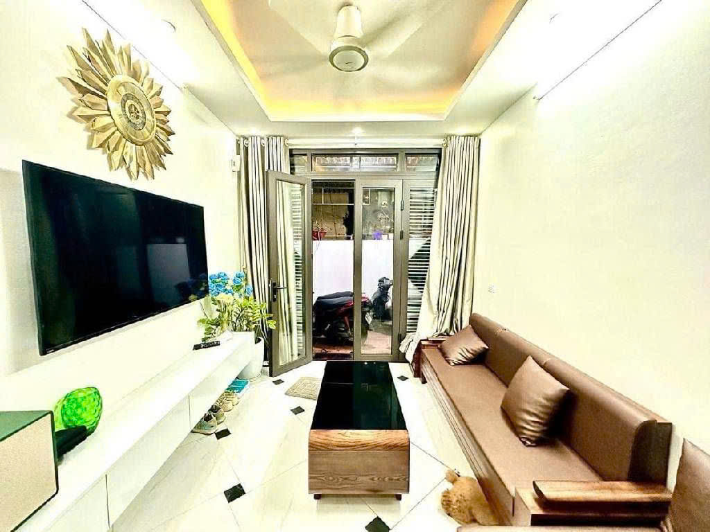 Chỉ hơn 6 tỷ trung tâm Phùng Hưng, full nội thất, ô tô đỗ cổng, tiện ích ngập tràn