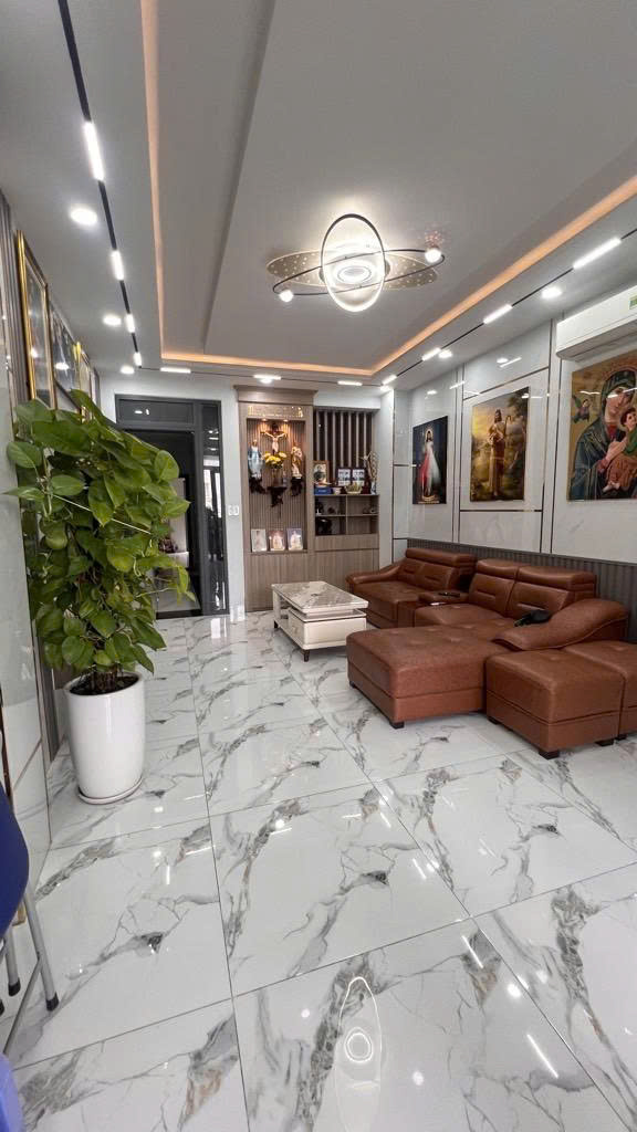 Bán nhà hẻm xe tải thông Phạm Văn Bạch, ngang 4.2m, có thang máy, kinh doanh buôn bán 13.7 tỷ