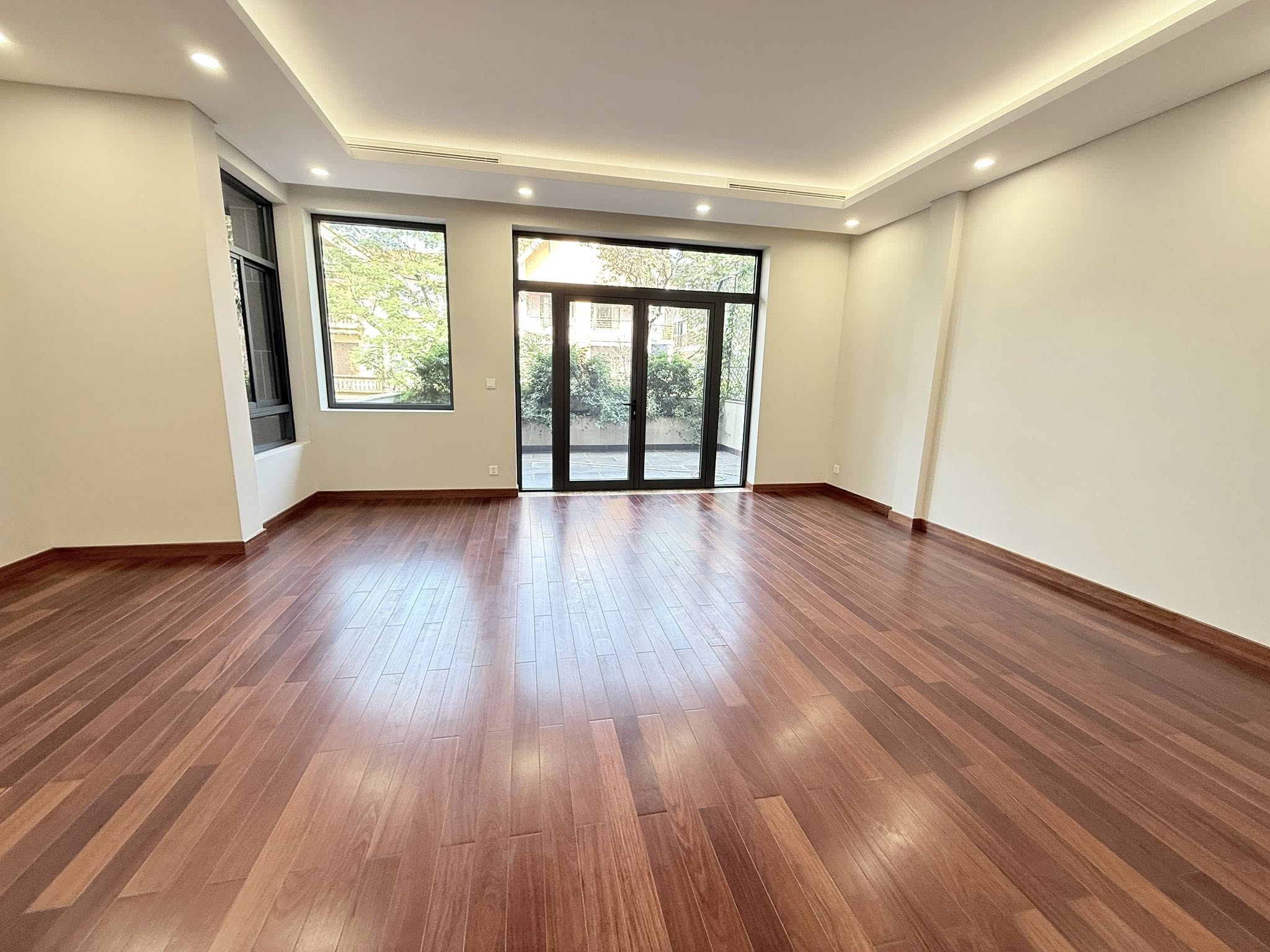 Bán biệt thự làng quốc tế đường Chùa Hà 210m2 - 4 tầng