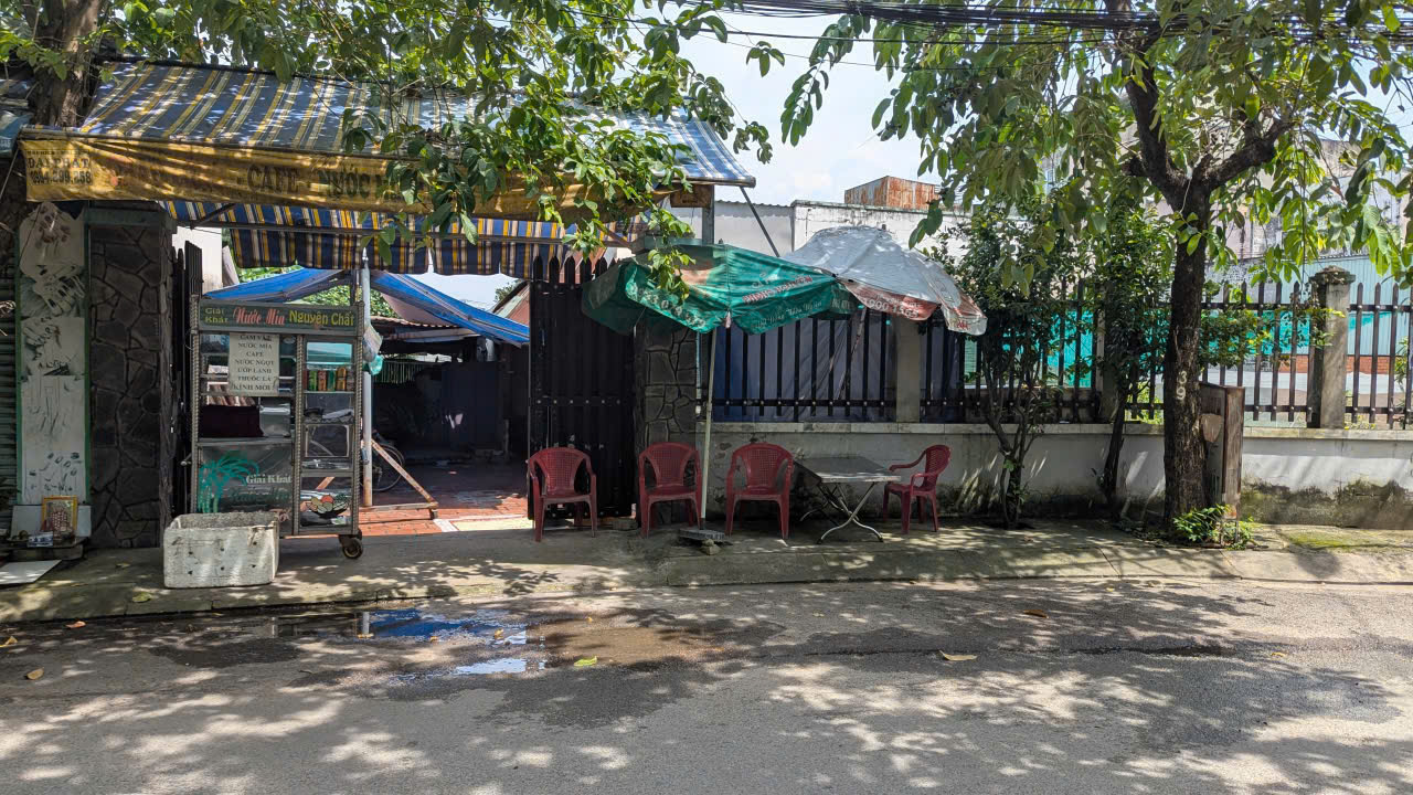 Bán nhà và đất 200m2 mặt tiền đường lớn xã Thới Tam Thôn Hóc Môn