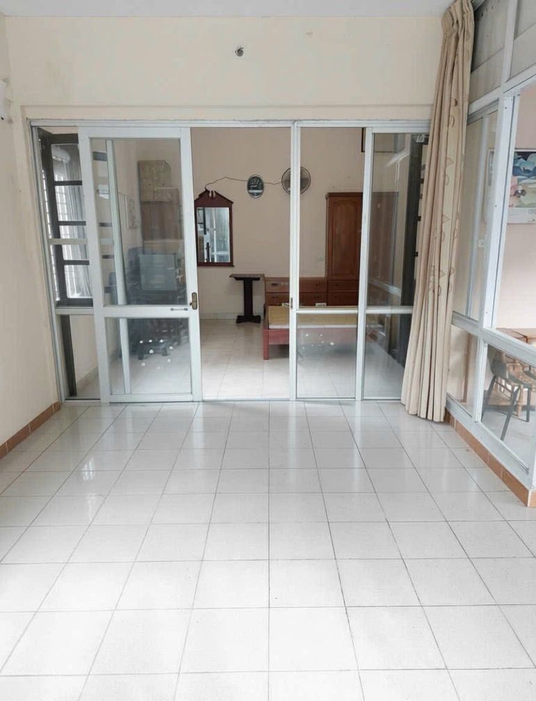 Bán nhà Pháo Đài Láng, mặt phố, lô góc, kinh doanh đỉnh, sầm uất, 100m2, giá chào 38 tỷ