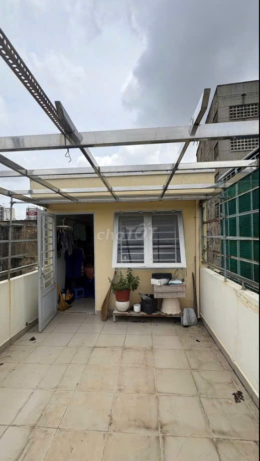 Bán nhà 1 trệt 2 lầu 1 sân thượng ngay khu trung tâm uận 5