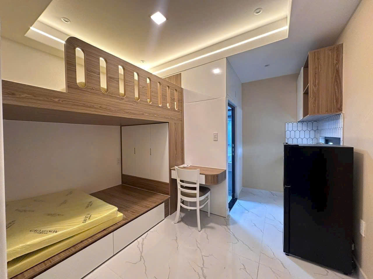 Bán căn hộ dịch vụ ngang 7m 5 tầng đường 10m, Lê Đức Thọ, 105m2, đi bộ đi chợ Căn Cứ chỉ 17.8 tỷ